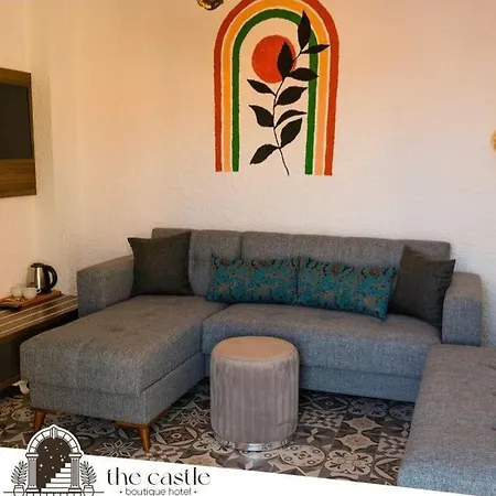 The Castle Butik Sigacik Δωμάτια σε οικογενειακή κατοικία